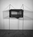 Susana Solano 1993 Toma de tierra nº3. Fer + chaînes. 135 x 65 x 50 cm